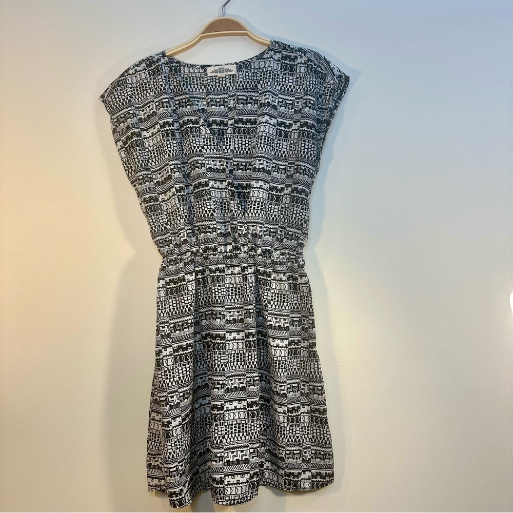 Hippie Rose Short Sleeve V Neck Faux Wrap Dress Elastic Waist XS Black White